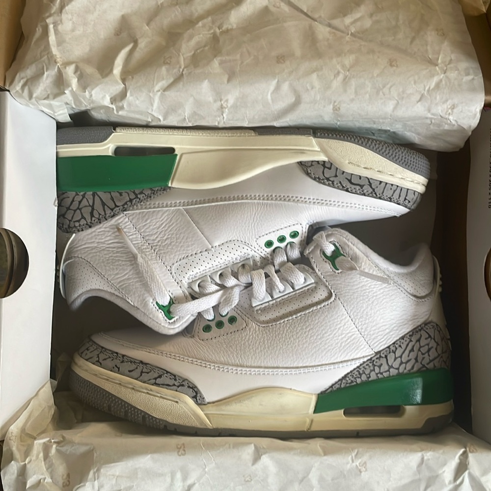 Slightly used only worn 4 times, Authentic Jordan 3’s.